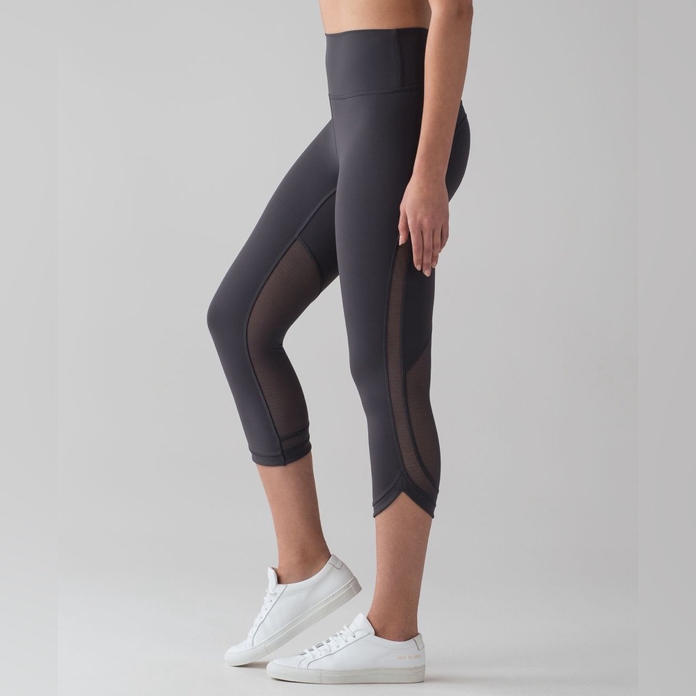 Lululemon Revitalize Cropped Leggings (21")
